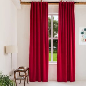 red-velvet-curtain